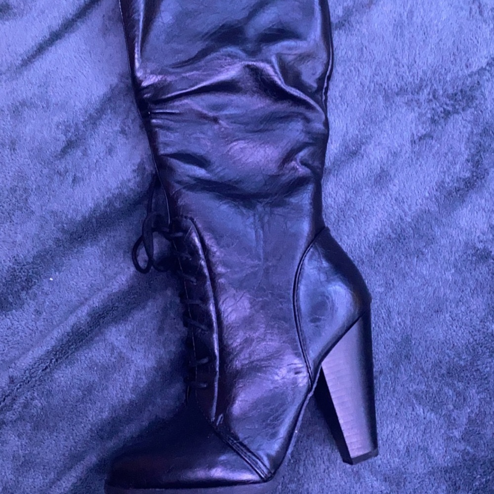 Fancy county style laced toe boots